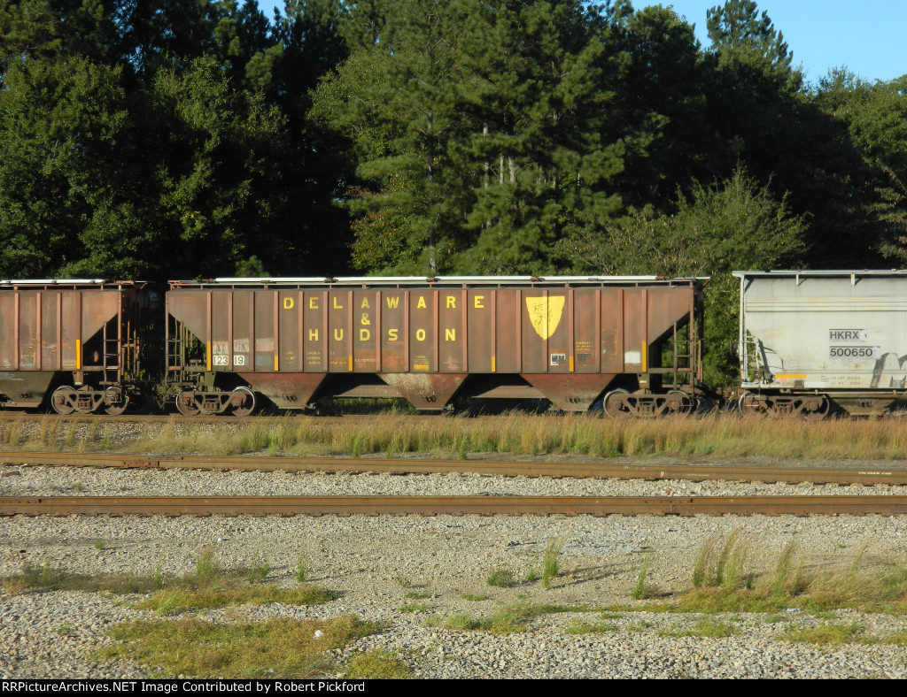 ATGX 12319 "DELAWARE & HUDSON" (COVERED HOPPER)